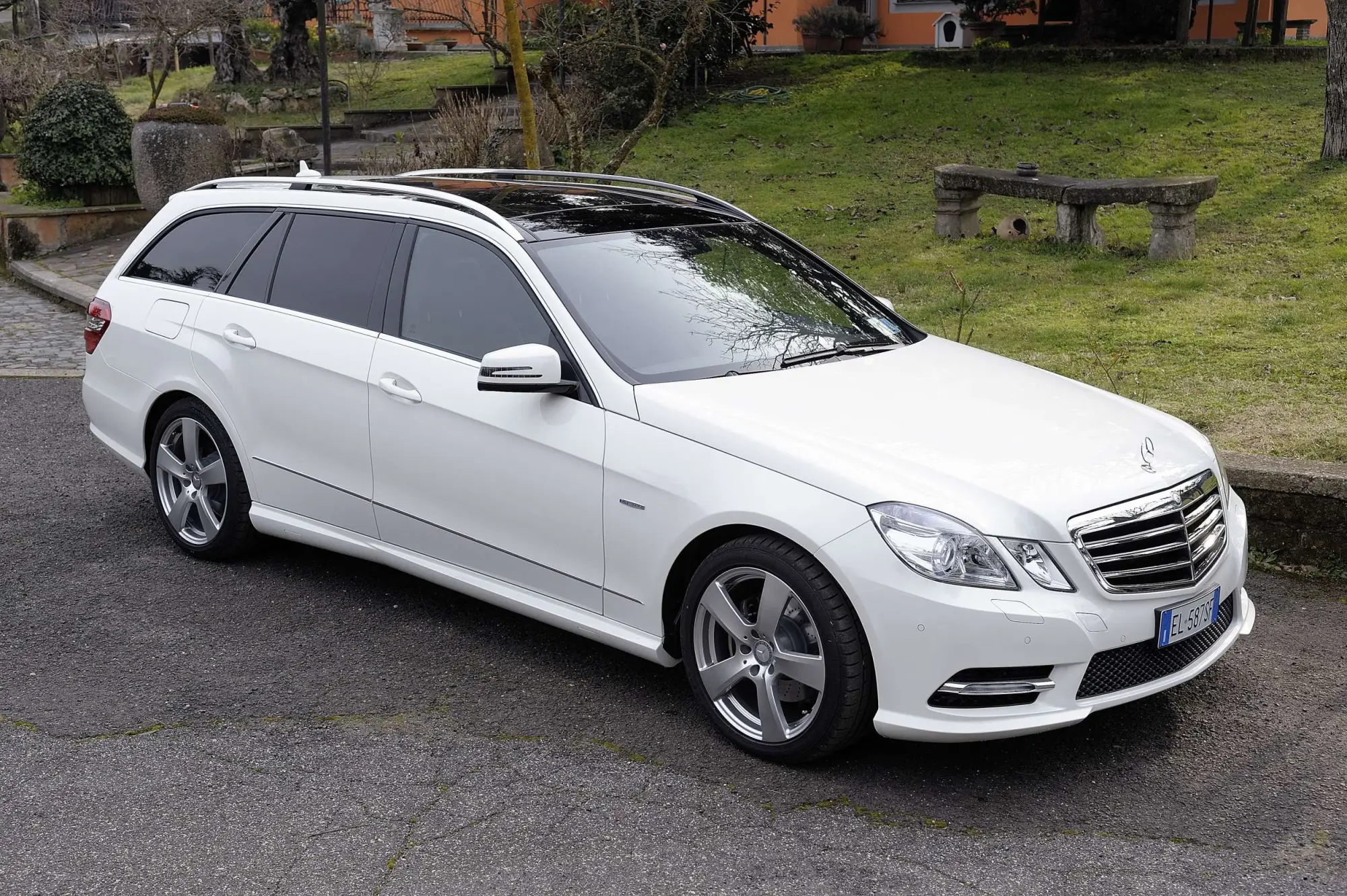 Mercedes Classe E Model Year 2012 - 41