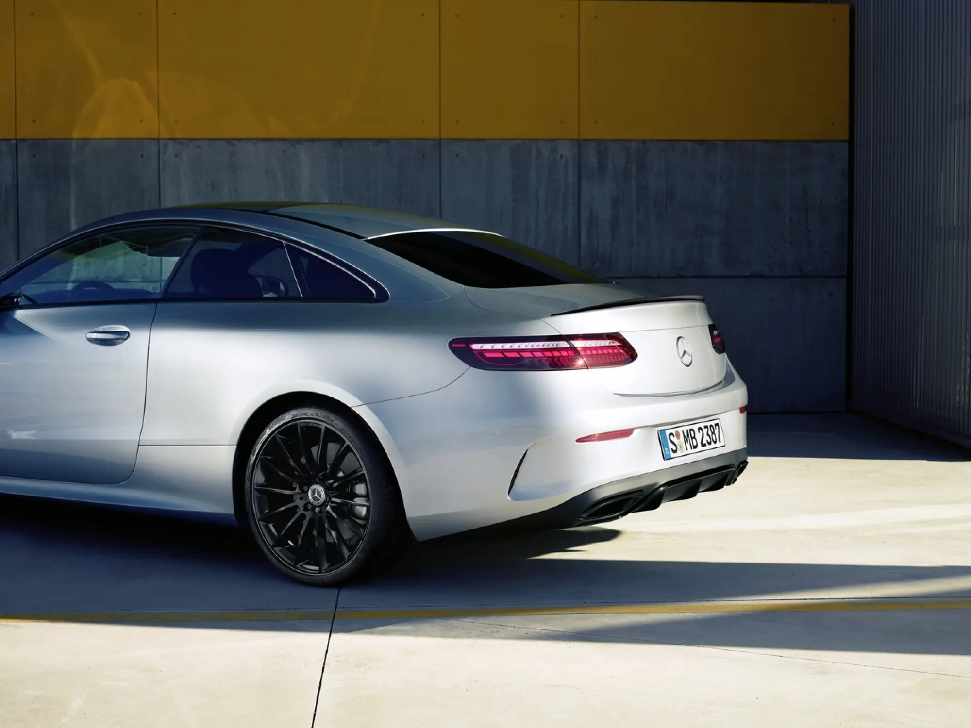 Mercedes Classe E Night Edition - Foto - 7