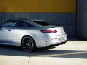 Mercedes Classe E Night Edition - Foto