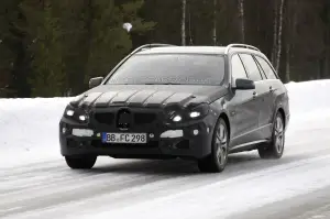Mercedes Classe E restyling foto spia marzo 2012 - 3