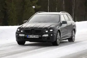 Mercedes Classe E restyling foto spia marzo 2012