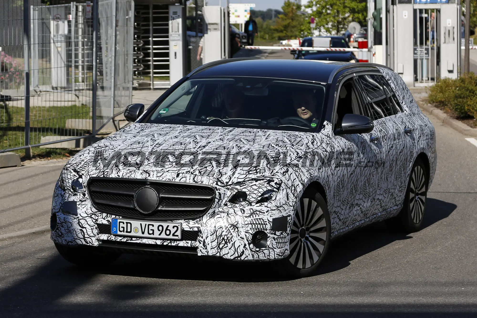 Mercedes Classe E station wagon 2017 - Foto spia 23-09-2015 - 2