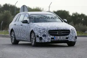 Mercedes Classe E station wagon 2017 - Foto spia 25-01-2016 - 1