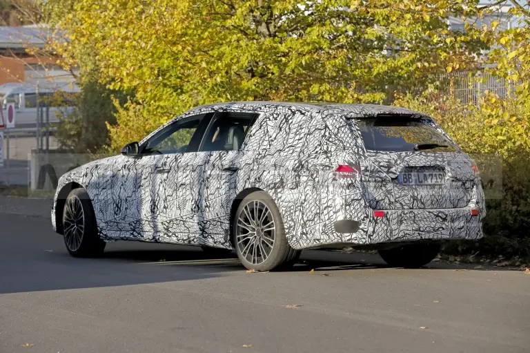 Mercedes Classe E Wagon 2024 - Foto Spia 17-10-2022 - 9