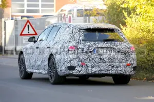 Mercedes Classe E Wagon 2024 - Foto Spia 17-10-2022 - 11
