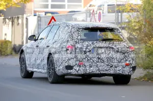 Mercedes Classe E Wagon 2024 - Foto Spia 17-10-2022 - 12