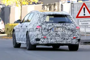 Mercedes Classe E Wagon 2024 - Foto Spia 17-10-2022 - 13