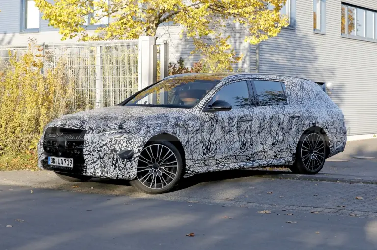 Mercedes Classe E Wagon 2024 - Foto Spia 17-10-2022 - 3