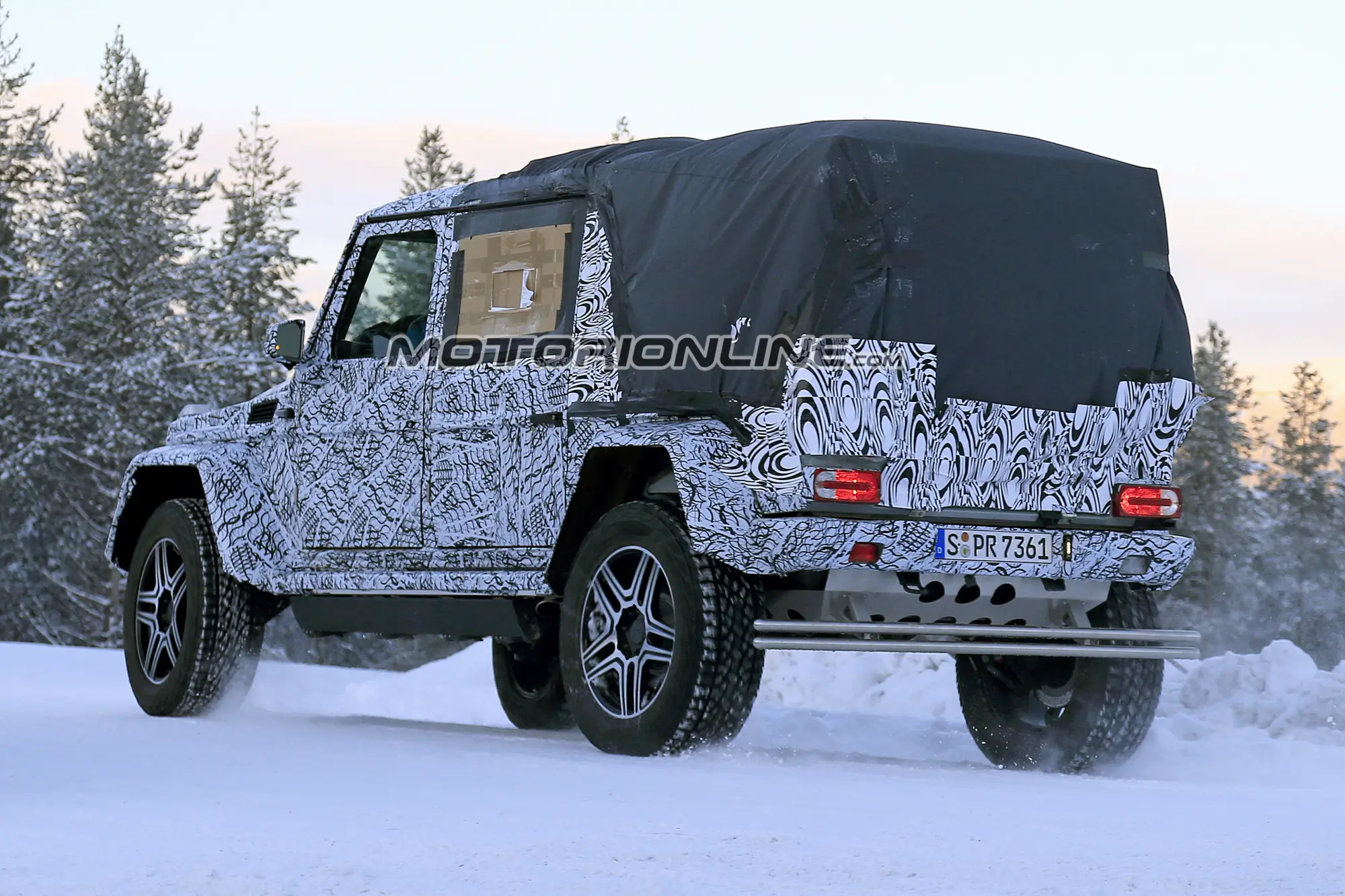 Mercedes Classe G 500 4×4 Pick Up foto spia 17 gennaio 2017 - 4