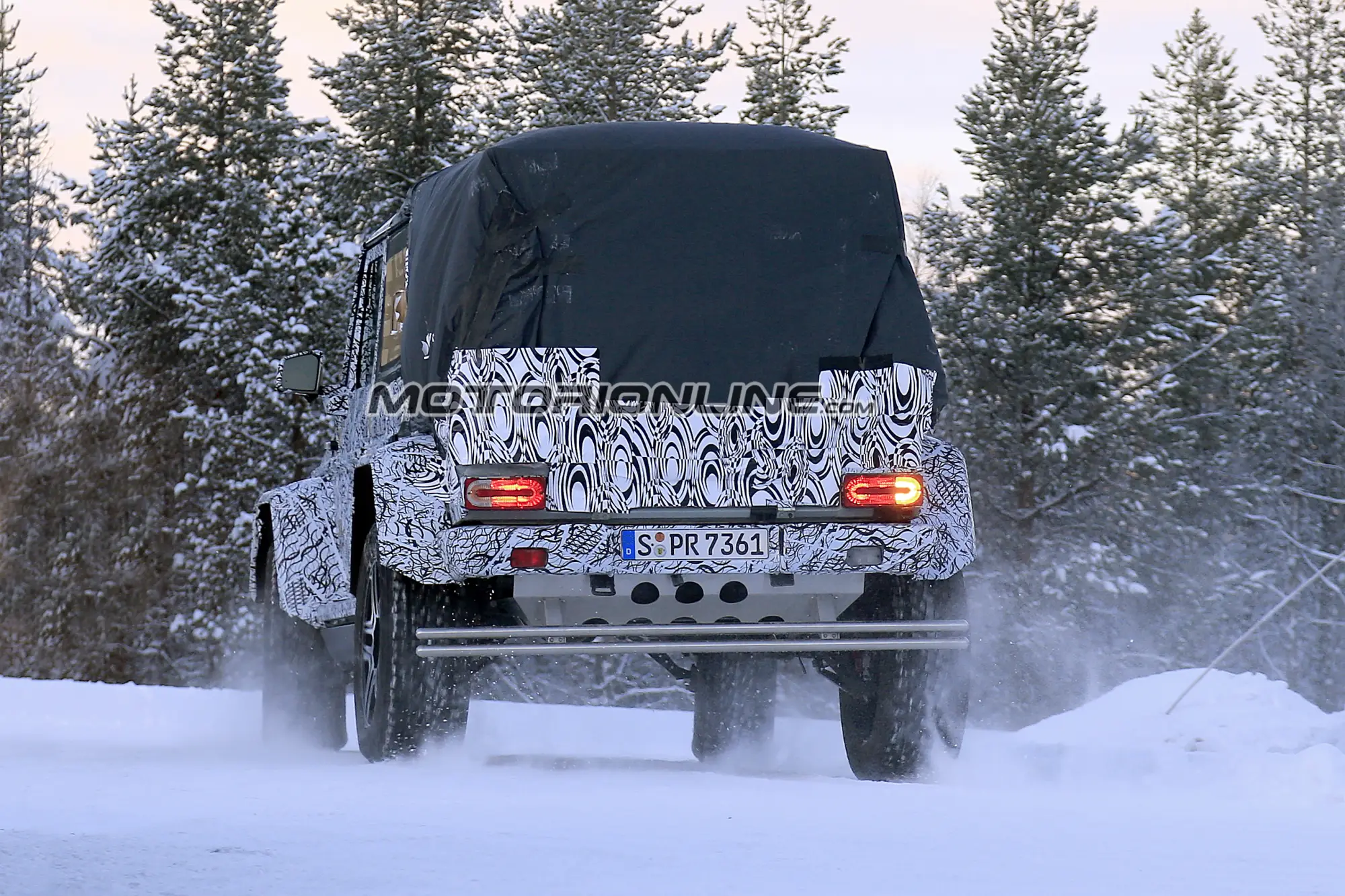 Mercedes Classe G 500 4×4 Pick Up foto spia 17 gennaio 2017 - 6