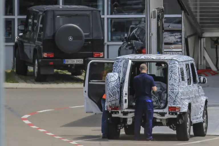 Mercedes Classe G MY 2017 foto spia 4 luglio 2016 - 3