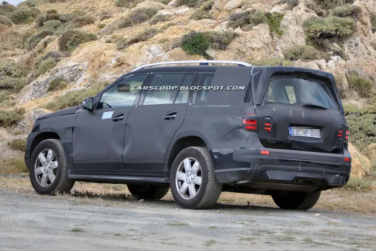 Mercedes Classe GL 2012 - Foto spia 27-07-2011 - 4