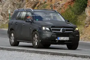 Mercedes Classe GL 2012 - Foto spia 27-07-2011 - 7