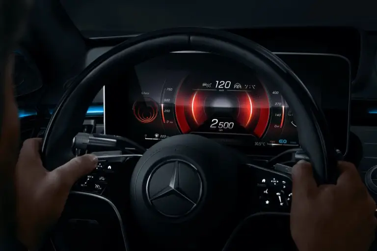Mercedes Classe S 2021 - MBUX e interni digitali  - 4