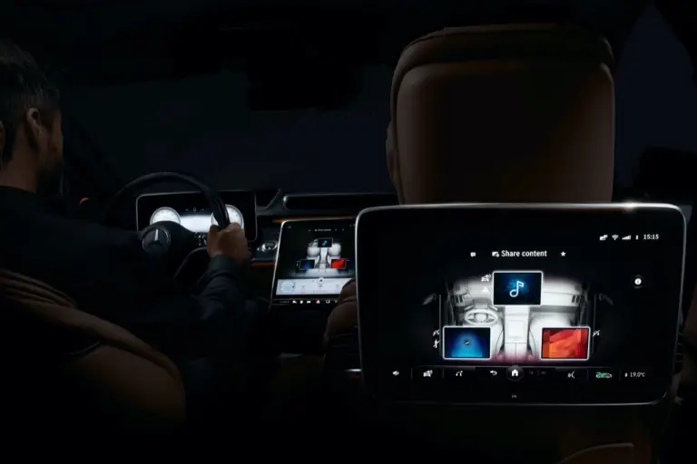 Mercedes Classe S 2021 - MBUX e interni digitali  - 5