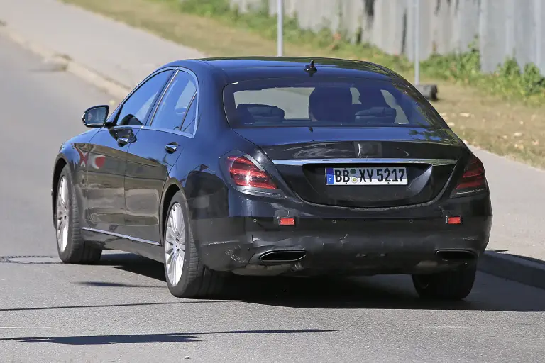 Mercedes Classe S restyling MY 2017 foto spia settembre 2016 - 11