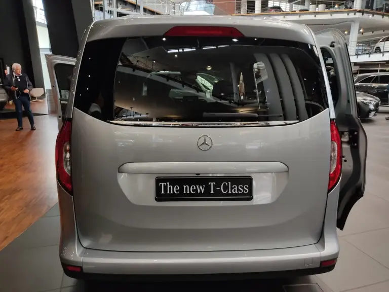Mercedes Classe T - Foto live Milano - 9