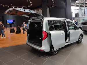 Mercedes Classe T - Foto live Milano