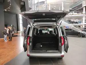 Mercedes Classe T - Foto live Milano