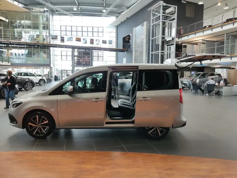 Mercedes Classe T - Foto live Milano - 20