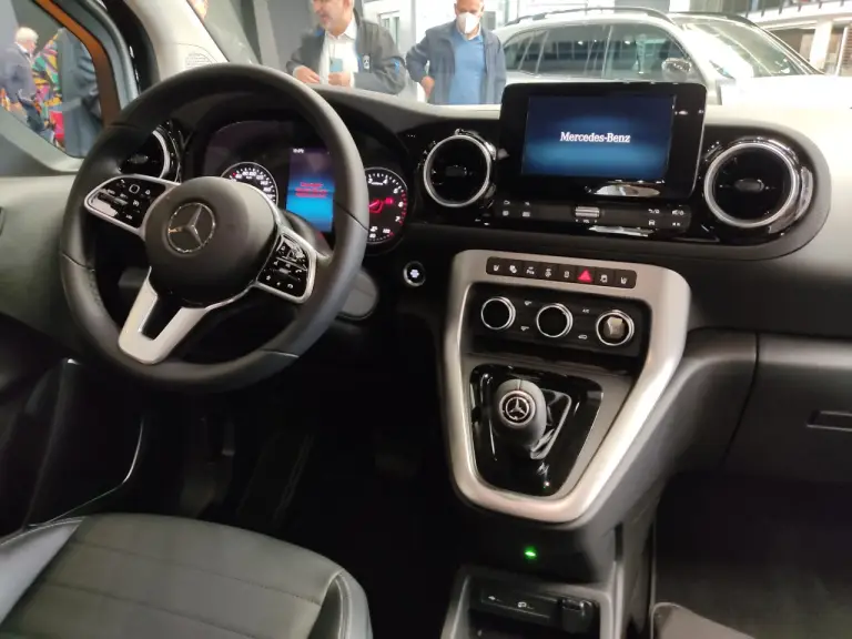 Mercedes Classe T - Foto live Milano - 8