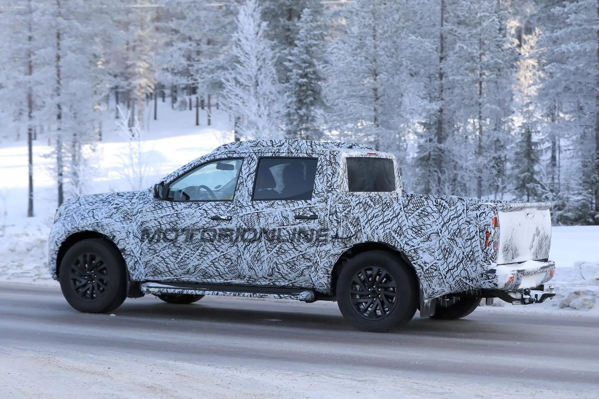 Mercedes Classe X - Foto spia 14-02-2017 - 7