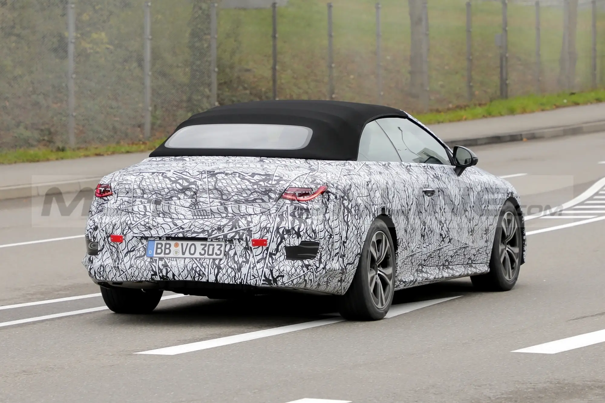 Mercedes CLE Cabrio - Foto Spia 25-11-2022 - 11