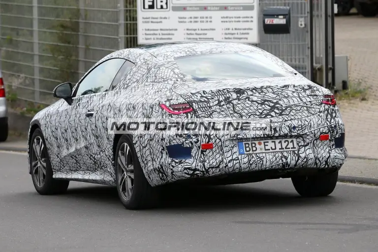 Mercedes CLE coupe - Foto spia 21-7-2022 - 11