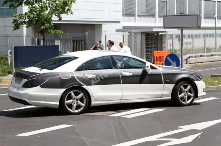 Mercedes CLS 2011 - Foto spia 02-08-2010 - 6