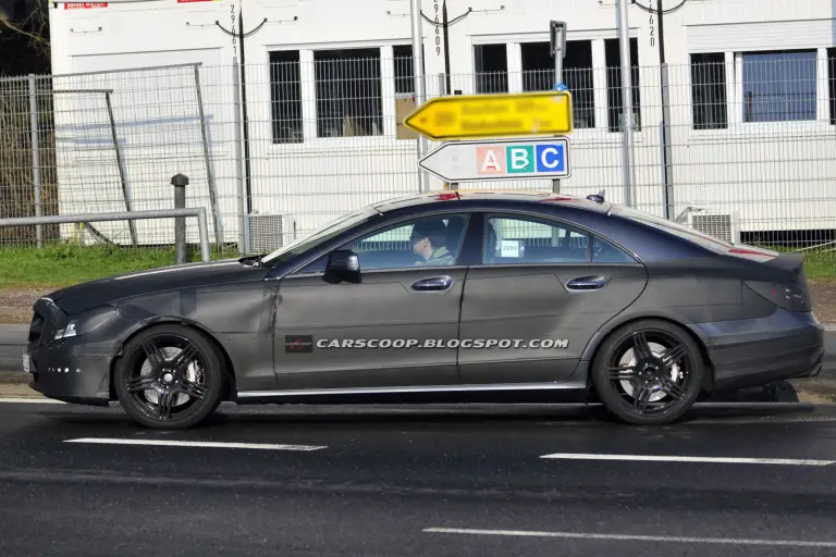 Mercedes CLS Sports Saloon - Foto spia 22-04-10 - 4