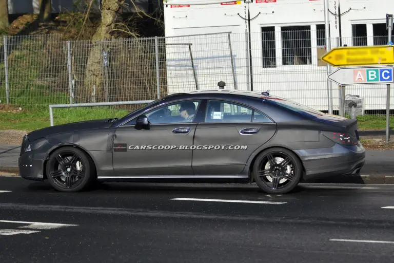 Mercedes CLS Sports Saloon - Foto spia 22-04-10 - 5