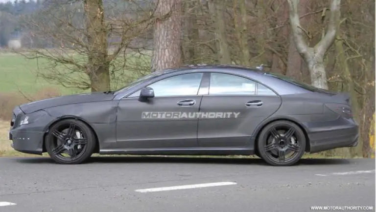 Mercedes CLS63 AMG, foto spia 14-4-10 - 3