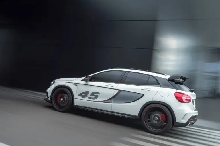 Mercedes Concept GLA45 AMG - 12