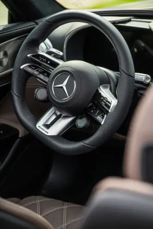 Mercedes e Phi Beach collaborazione - Foto