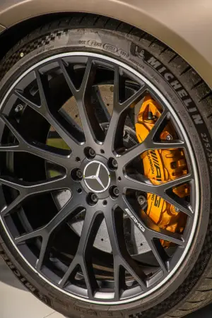 Mercedes e Phi Beach collaborazione - Foto