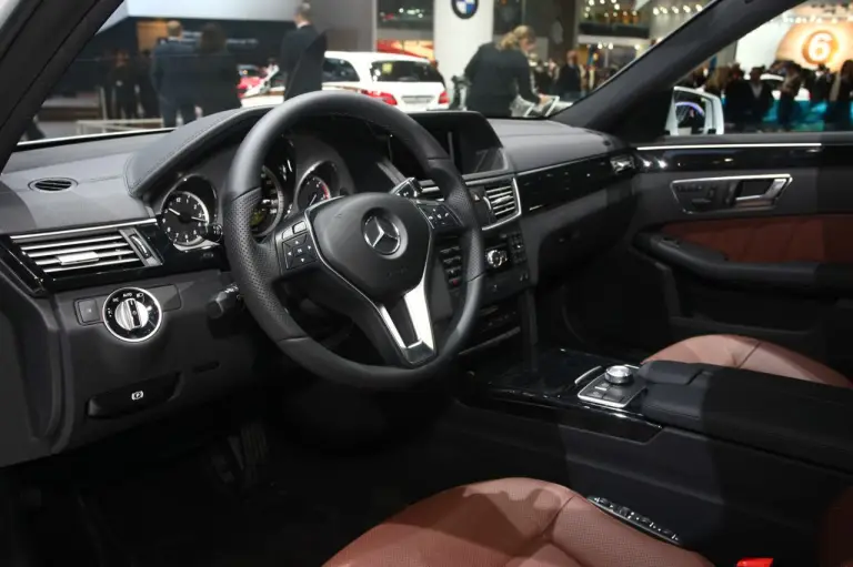 Mercedes E300 Bluetech Hybrid - Salone di Ginevra 2012 - 7