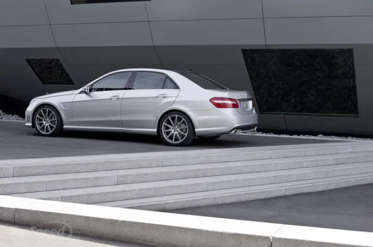 Mercedes E63 AMG Performance Studio 2012 - 5