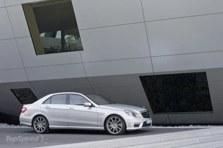 Mercedes E63 AMG Performance Studio 2012 - 6