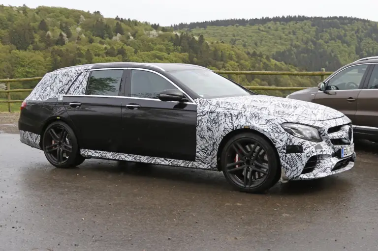 Mercedes E63 AMG Station Wagon - foto spia (maggio 2016) - 4