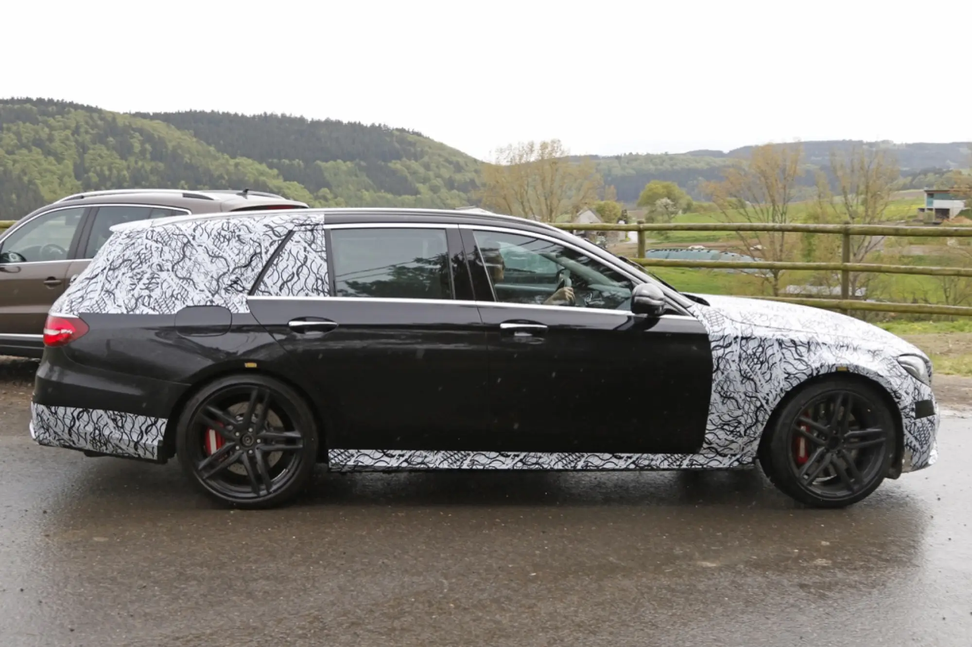 Mercedes E63 AMG Station Wagon - foto spia (maggio 2016) - 5