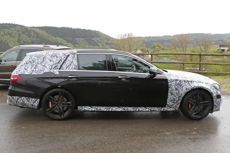 Mercedes E63 AMG Station Wagon - foto spia (maggio 2016) - 5