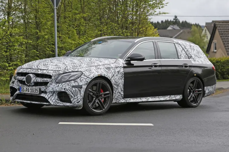 Mercedes E63 AMG Station Wagon - foto spia (maggio 2016) - 9