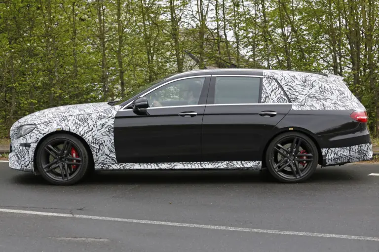 Mercedes E63 AMG Station Wagon - foto spia (maggio 2016) - 12