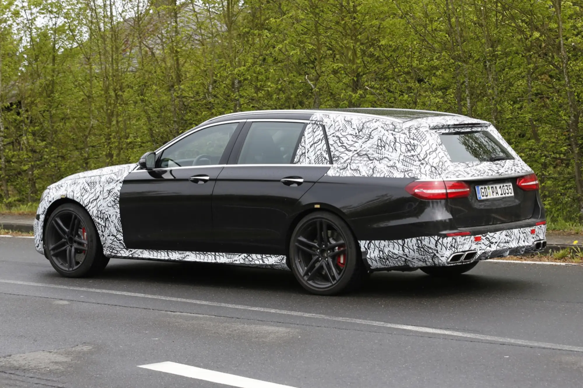 Mercedes E63 AMG Station Wagon - foto spia (maggio 2016) - 13