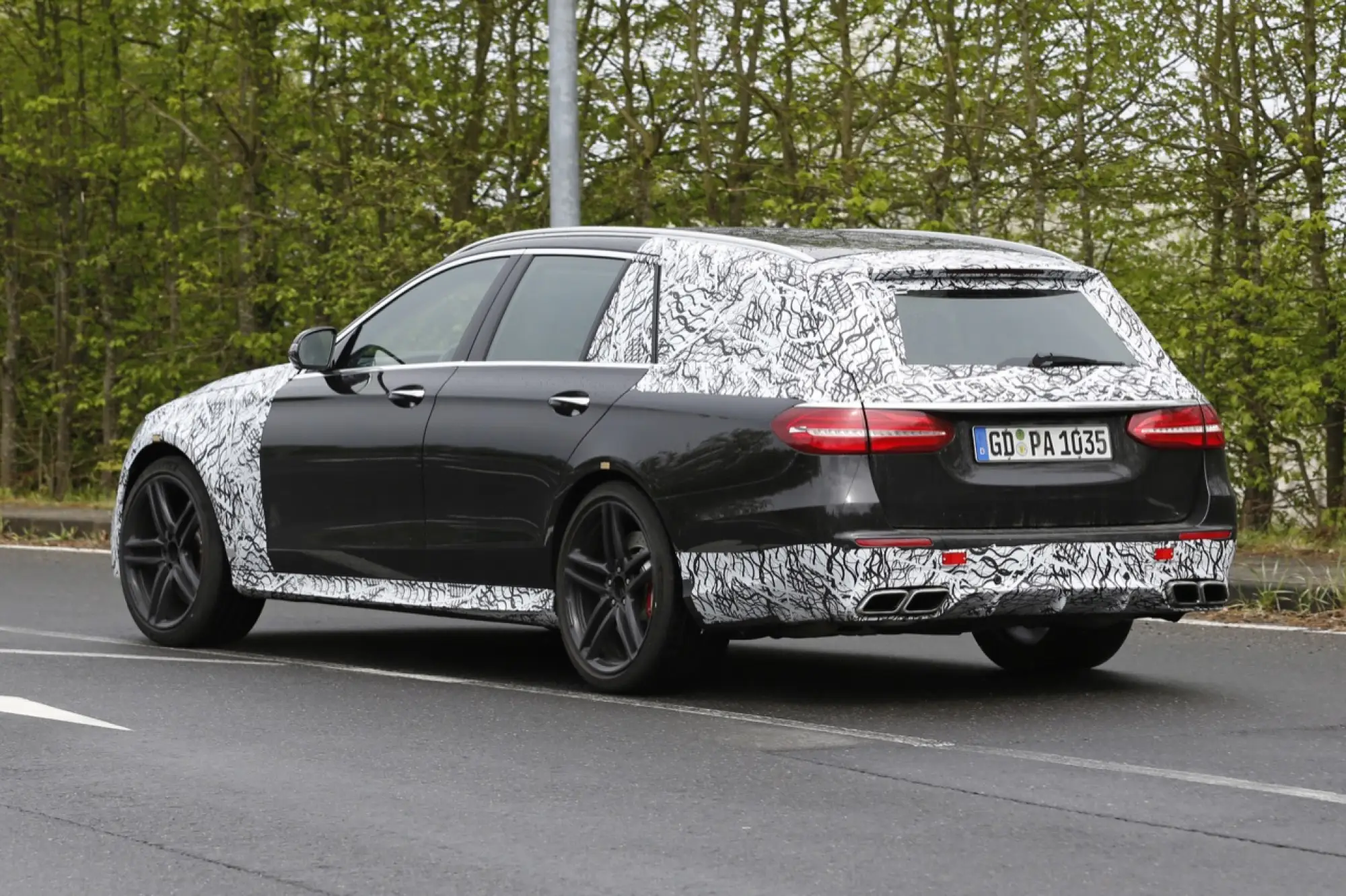 Mercedes E63 AMG Station Wagon - foto spia (maggio 2016) - 14