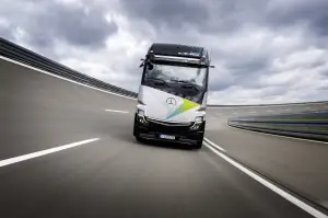 Mercedes eActros LongHaul prototipo - Foto