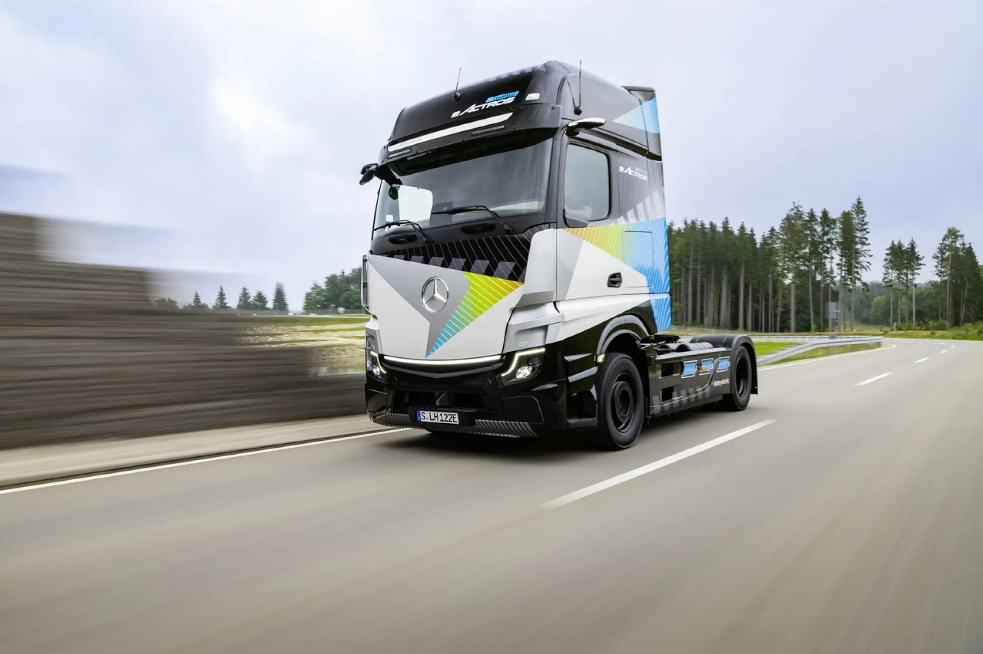 Mercedes eActros LongHaul prototipo - Foto - 23