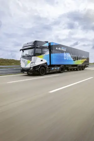 Mercedes eActros LongHaul prototipo - Foto