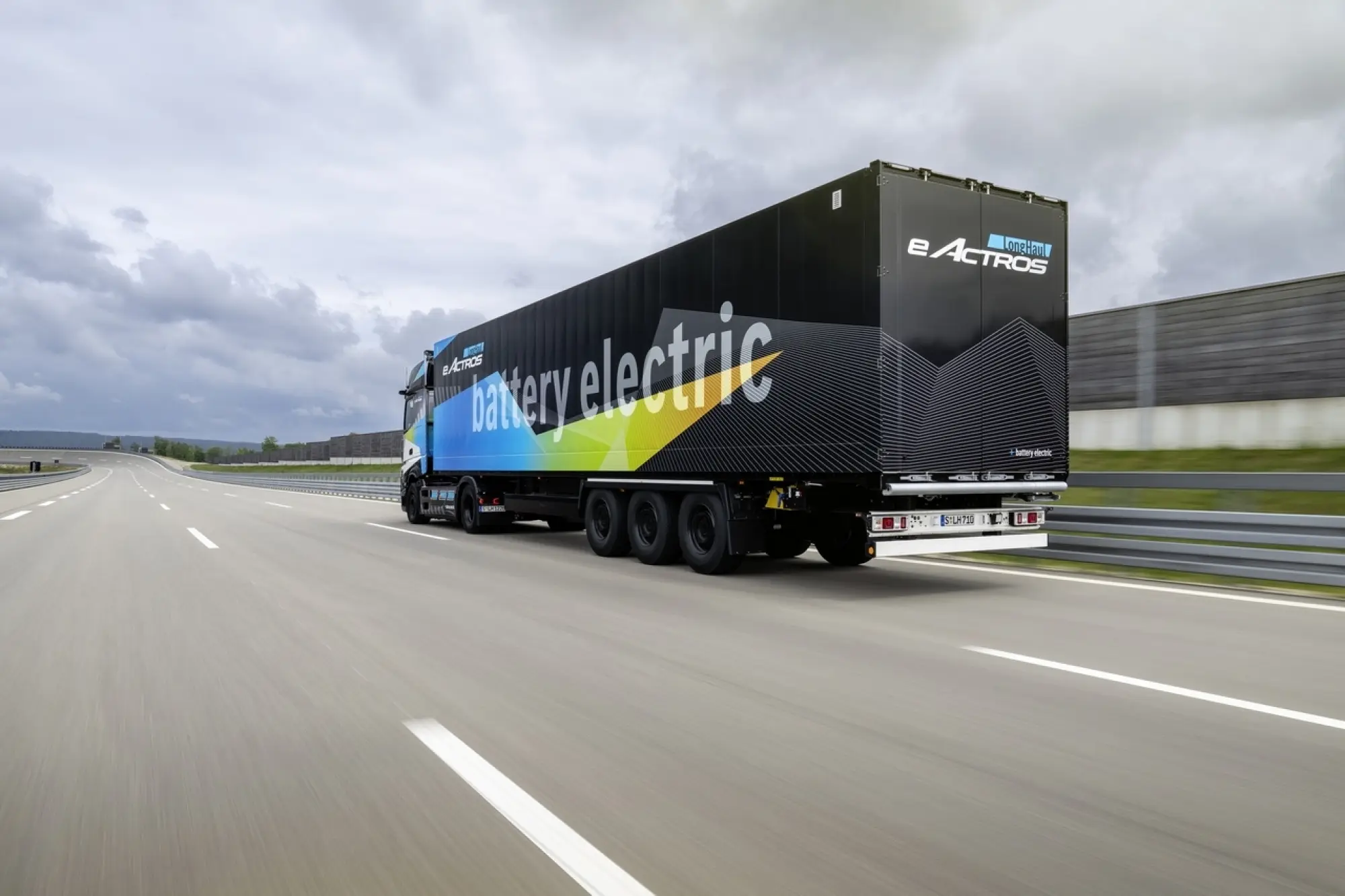 Mercedes eActros LongHaul prototipo - Foto - 17