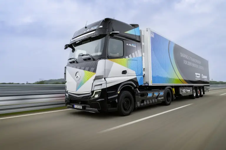 Mercedes eActros LongHaul prototipo - Foto - 18